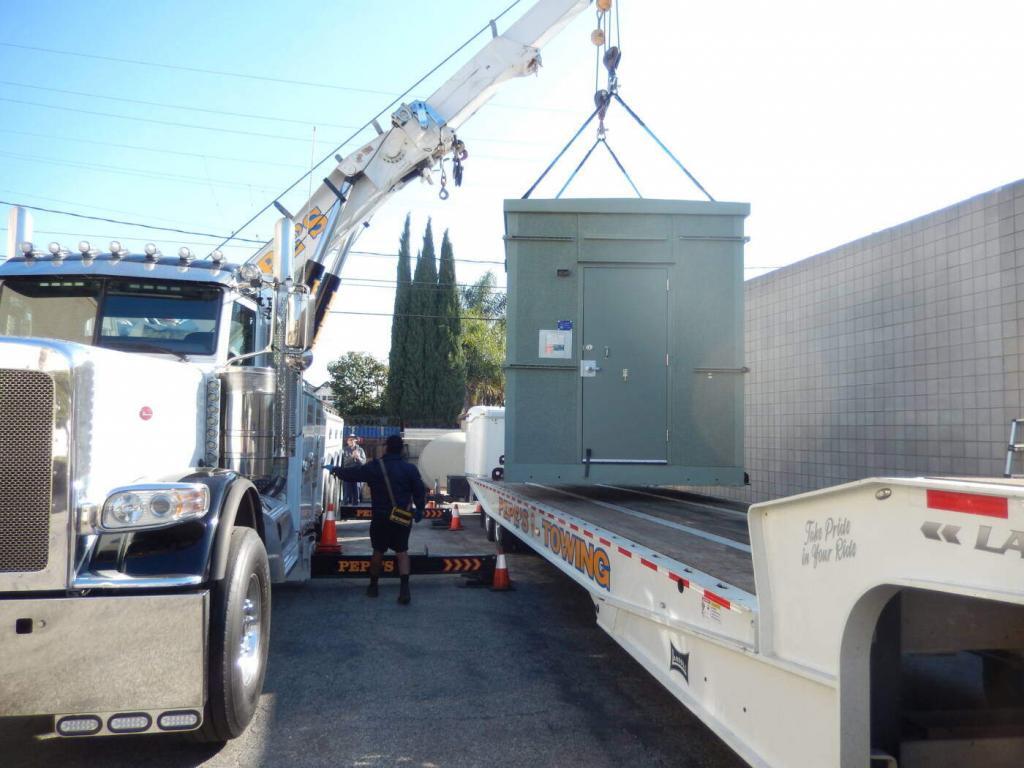 Moving the Cajon Building out of Paramount