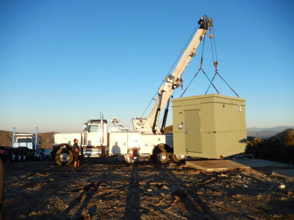 Setting the Cajon building down