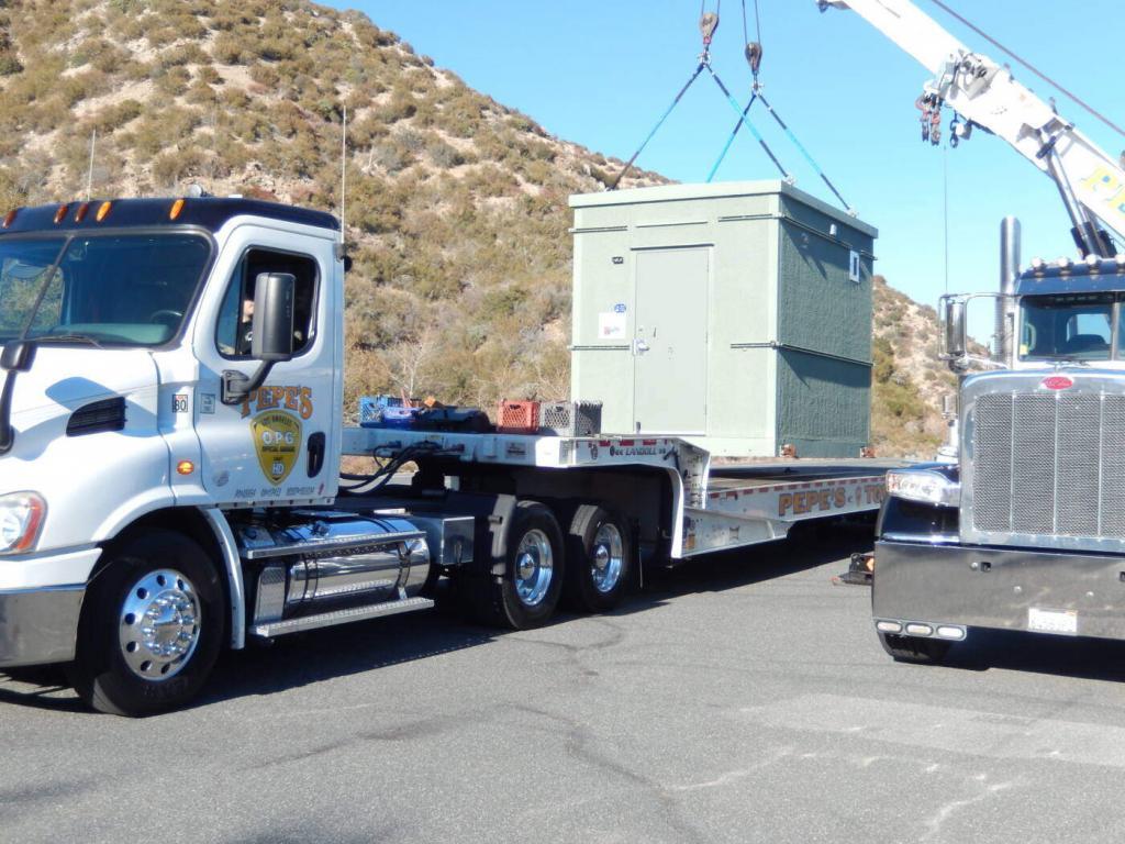 Transferring the Cajon Building to another truck above Silverlake 