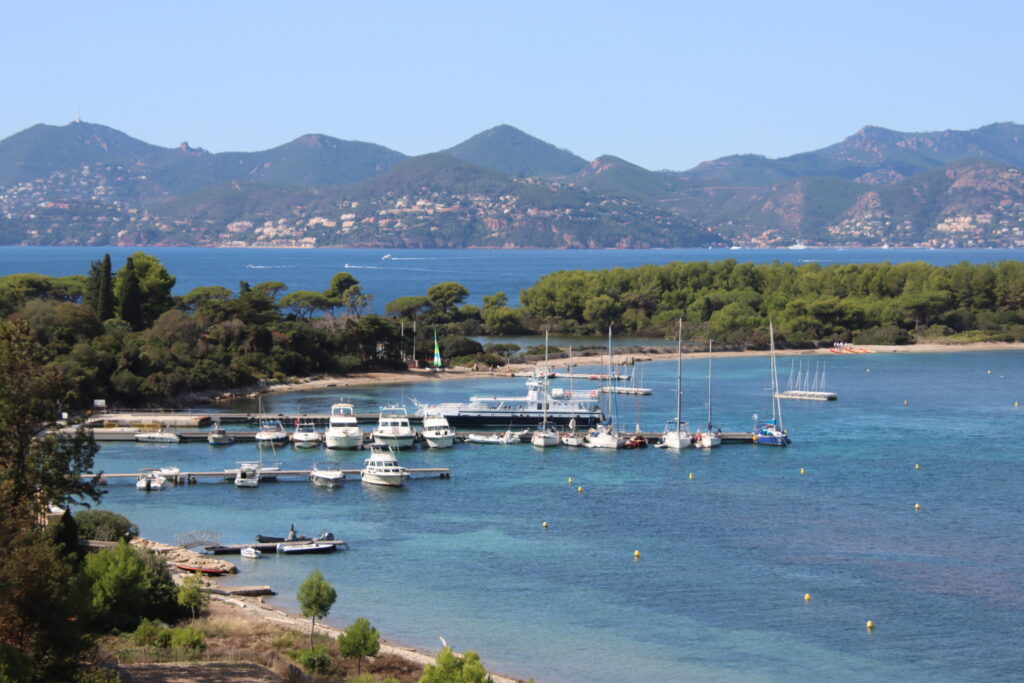 The bay at Île Sainte-Marguerite